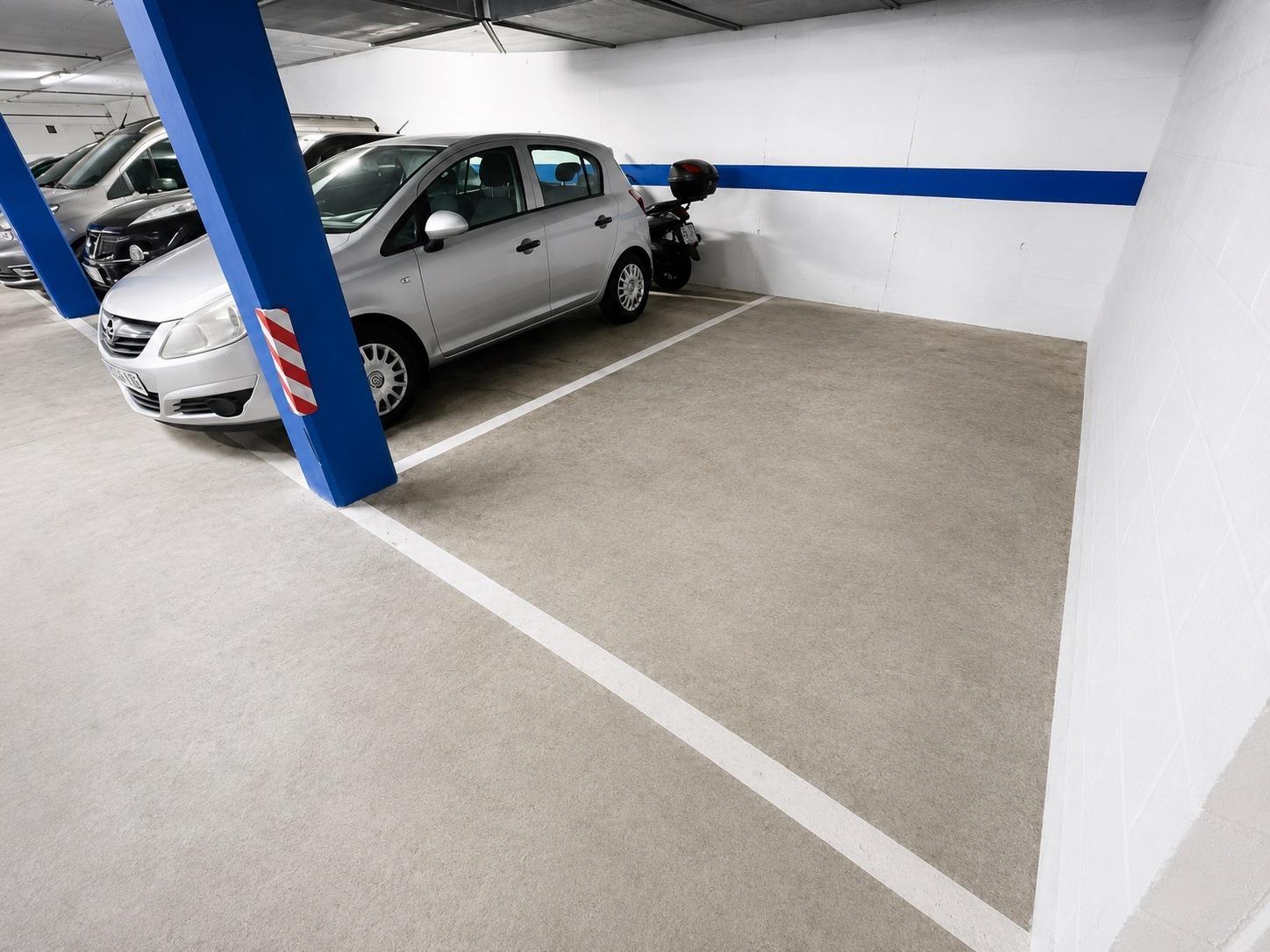 Garage for Sale in Badalona