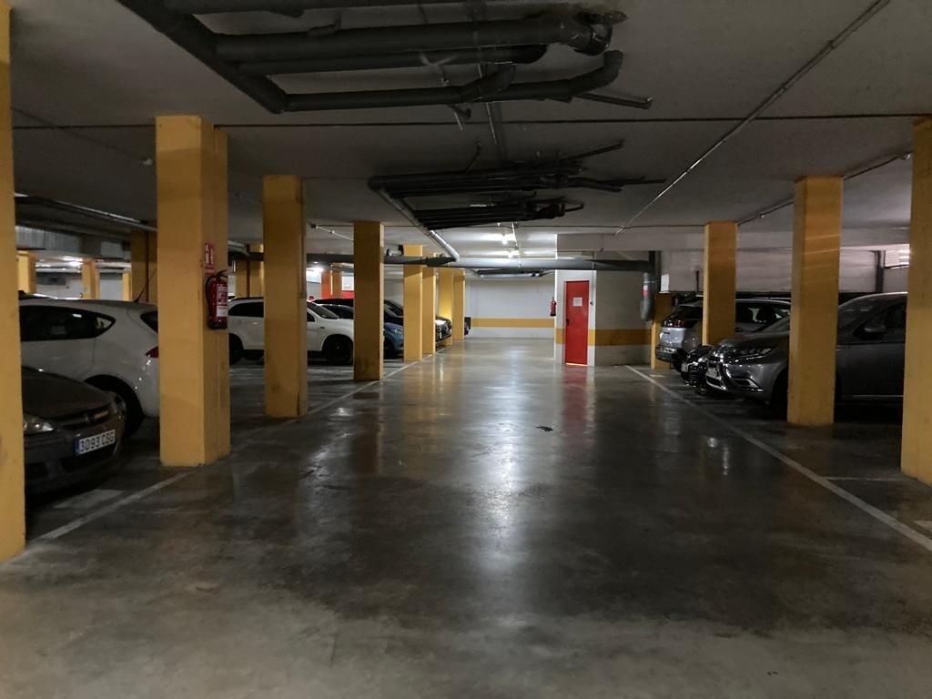 Garage for Rent in Badalona