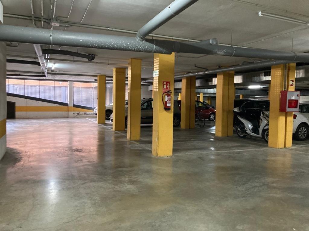 Garage for Rent in Badalona