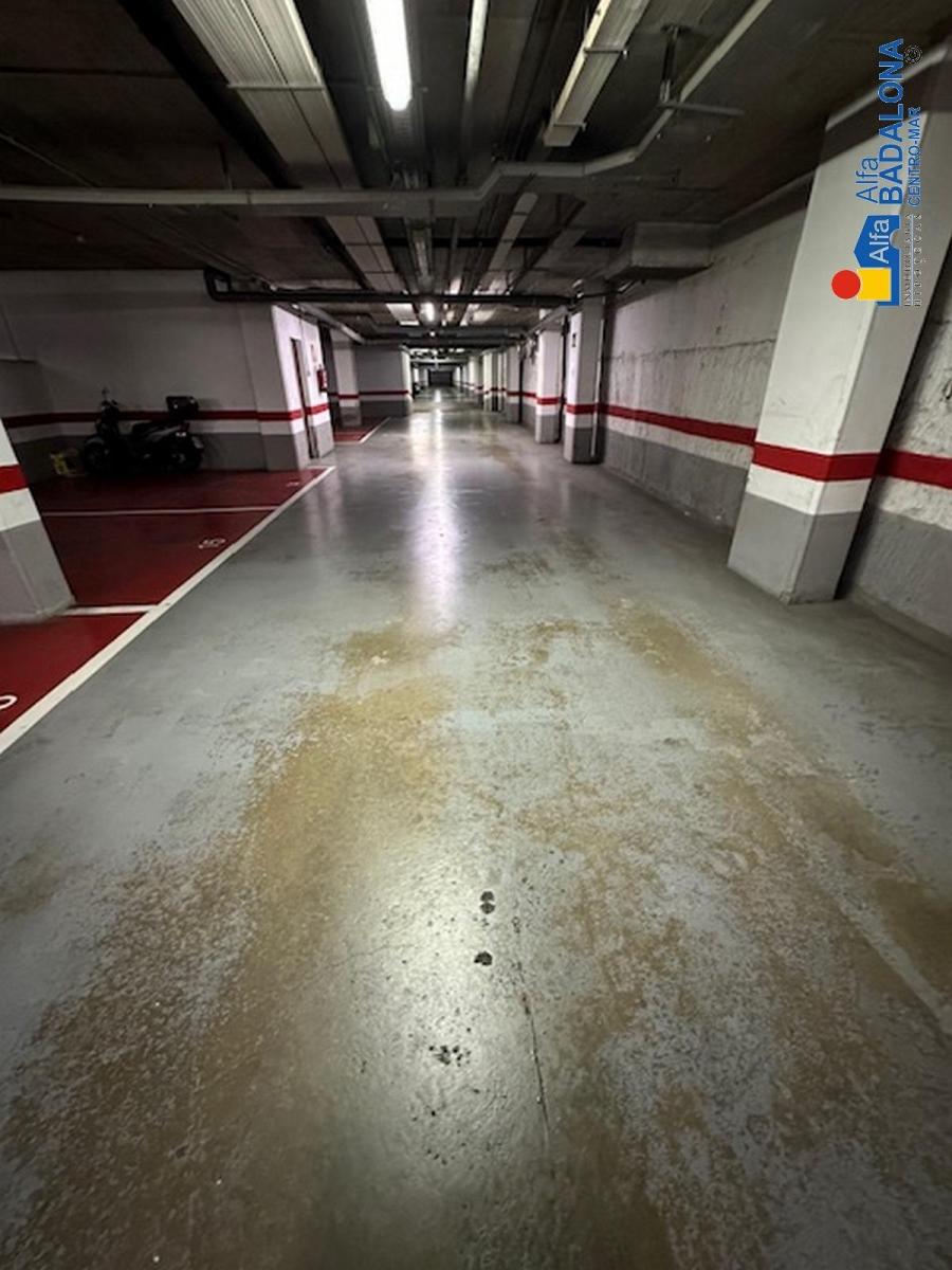 Garage for Rent in Badalona