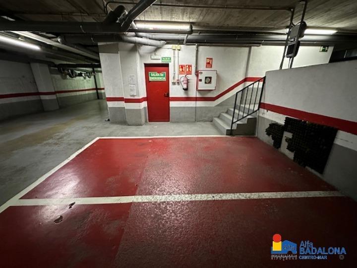 Garage for Rent in Badalona