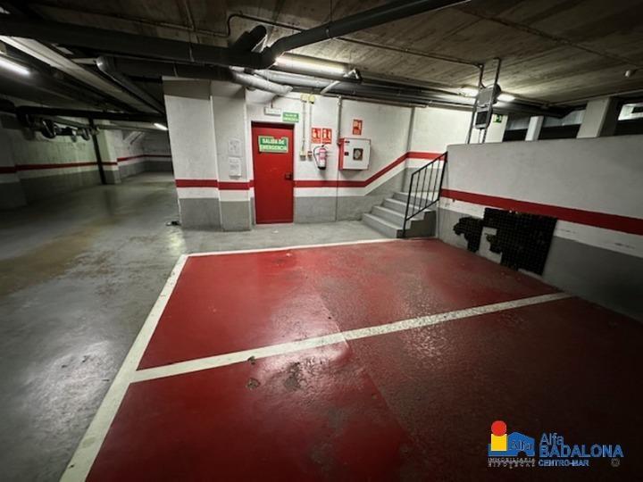 Garage for Rent in Badalona