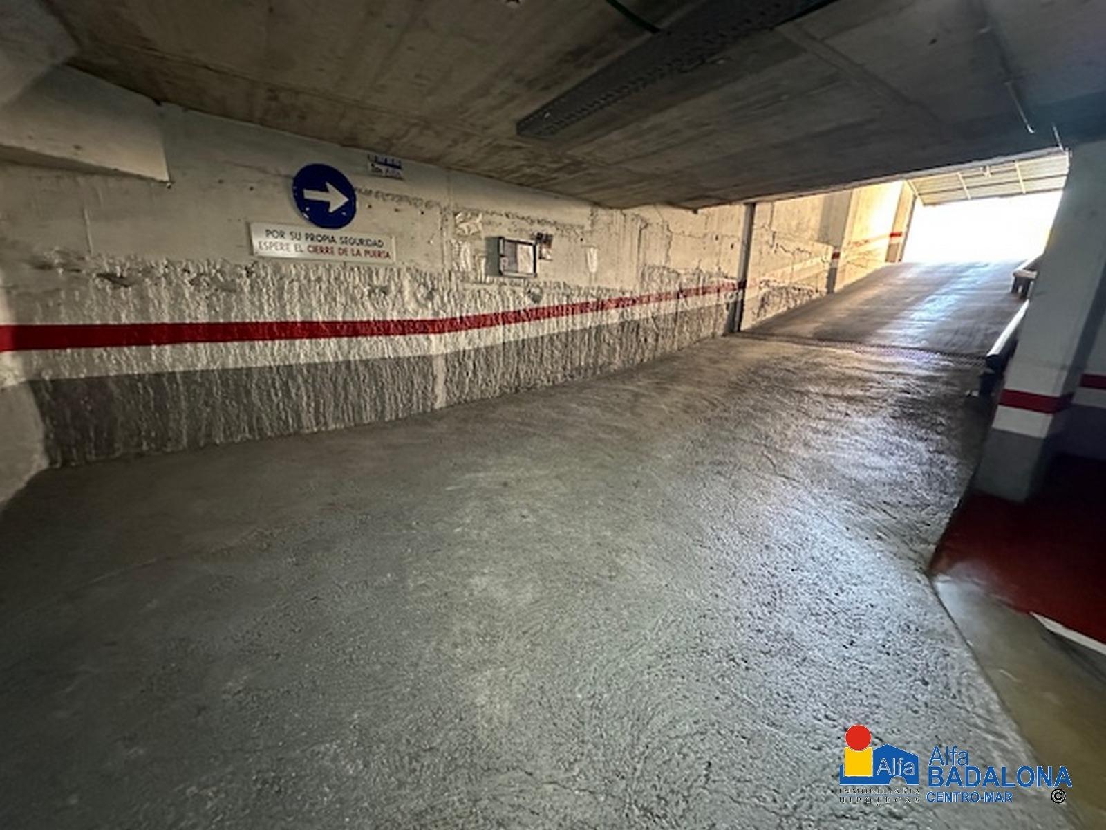 Garage for Rent in Badalona