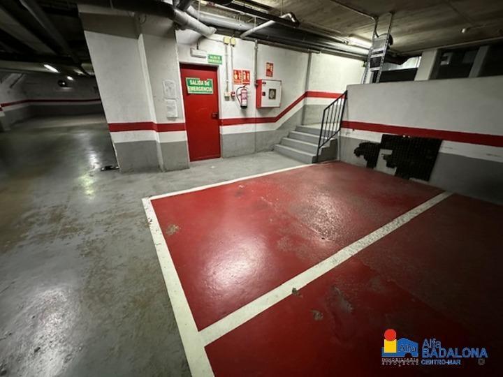 Garage for Rent in Badalona