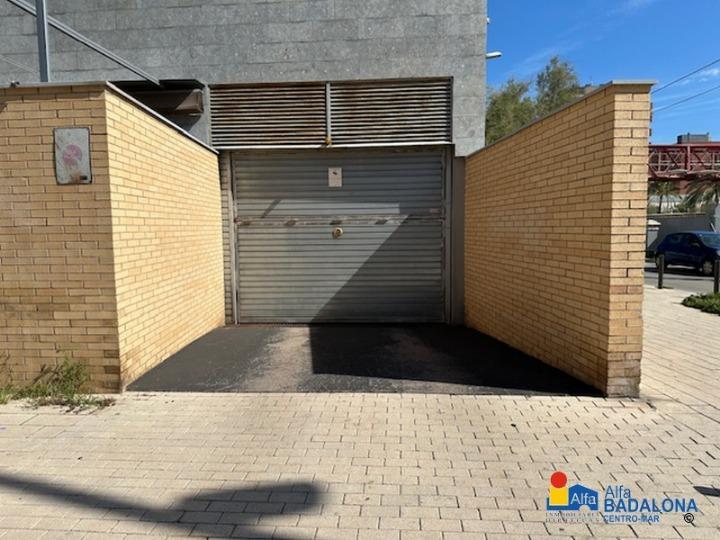 Garage for Rent in Badalona