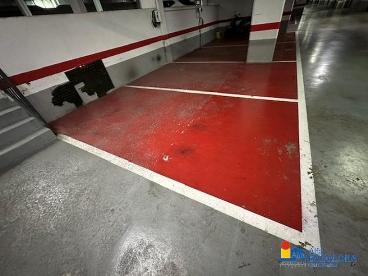 Garage for Rent in Badalona