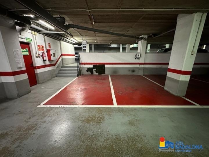 Garage for Rent in Badalona