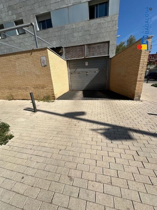 Garage for Rent in Badalona