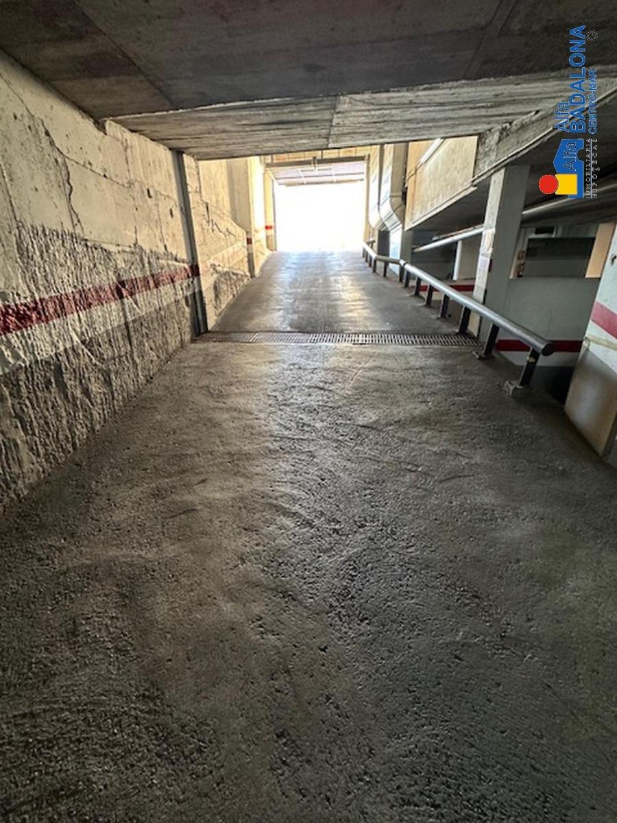 Garage for Rent in Badalona