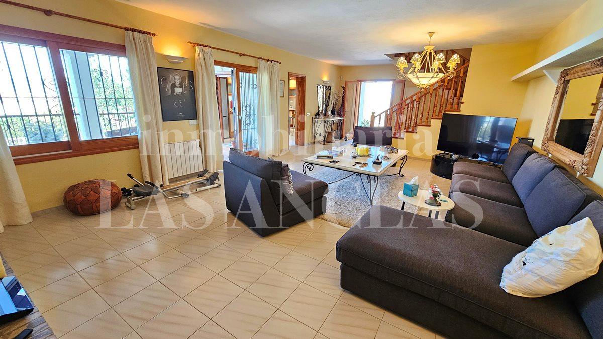 Villa for Sale in Santa Eulalia del Río