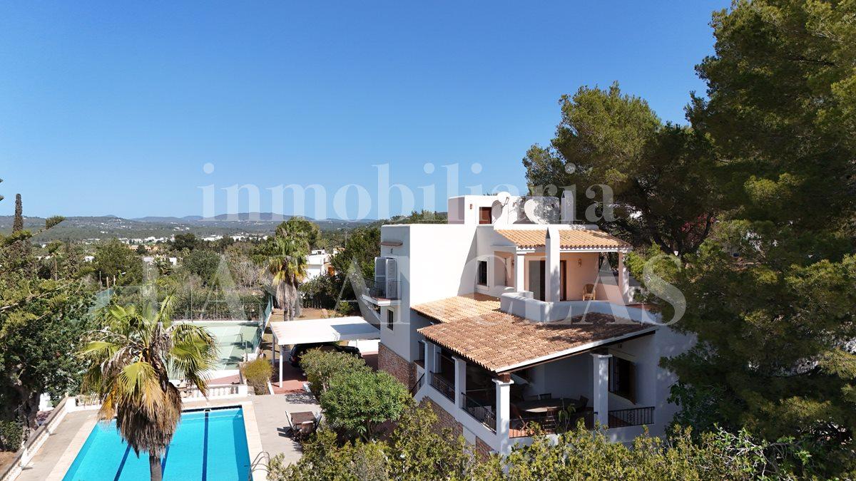 Villa for Sale in Santa Eulalia del Río