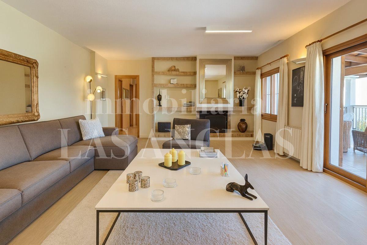 Villa for Sale in Santa Eulalia del Río