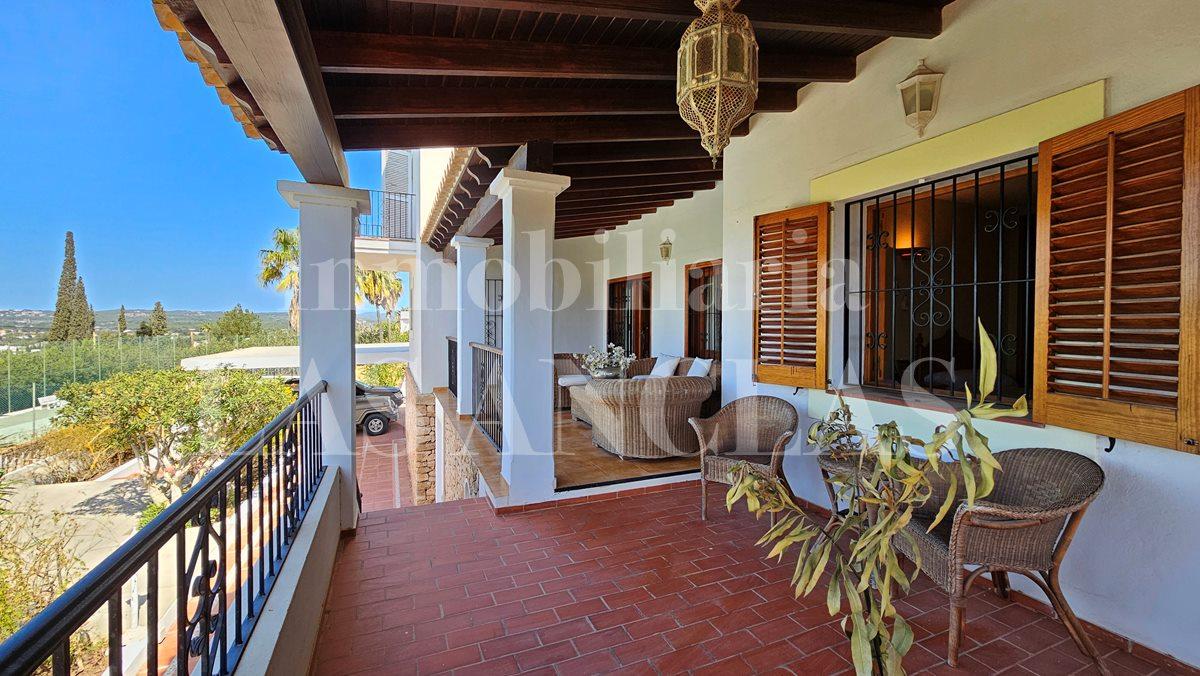 Villa for Sale in Santa Eulalia del Río