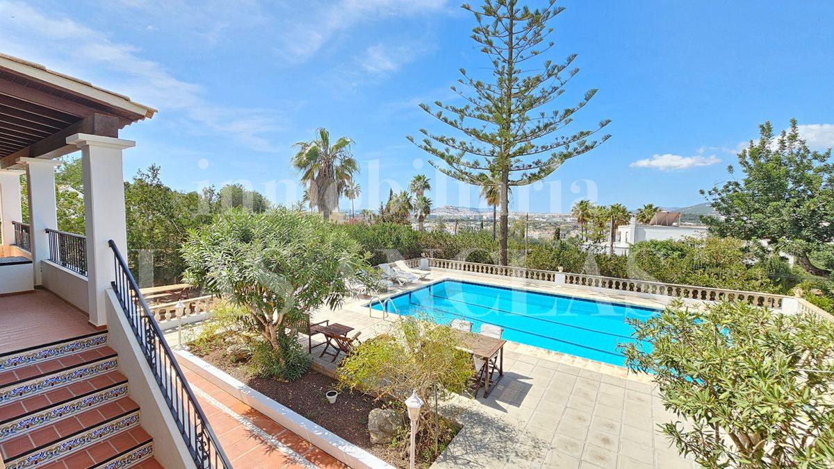Villa for Sale in Santa Eulalia del Río