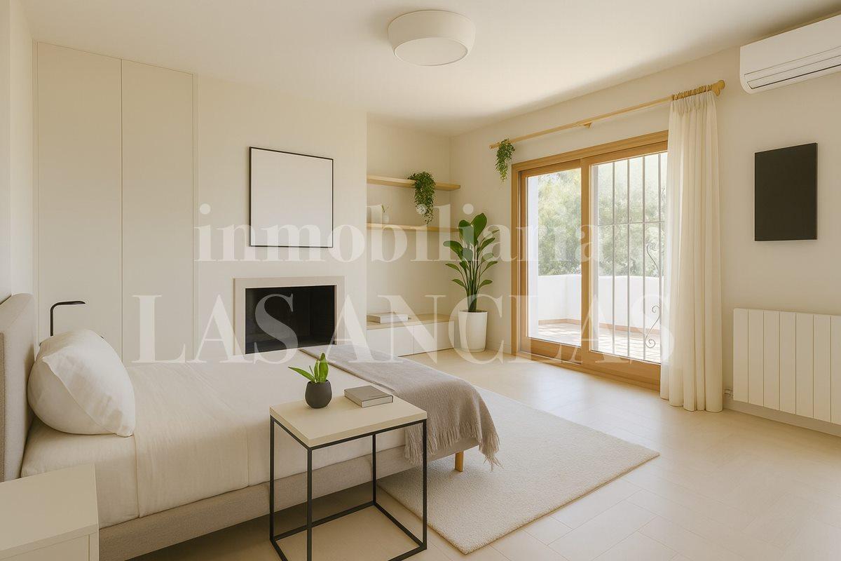 Villa for Sale in Santa Eulalia del Río
