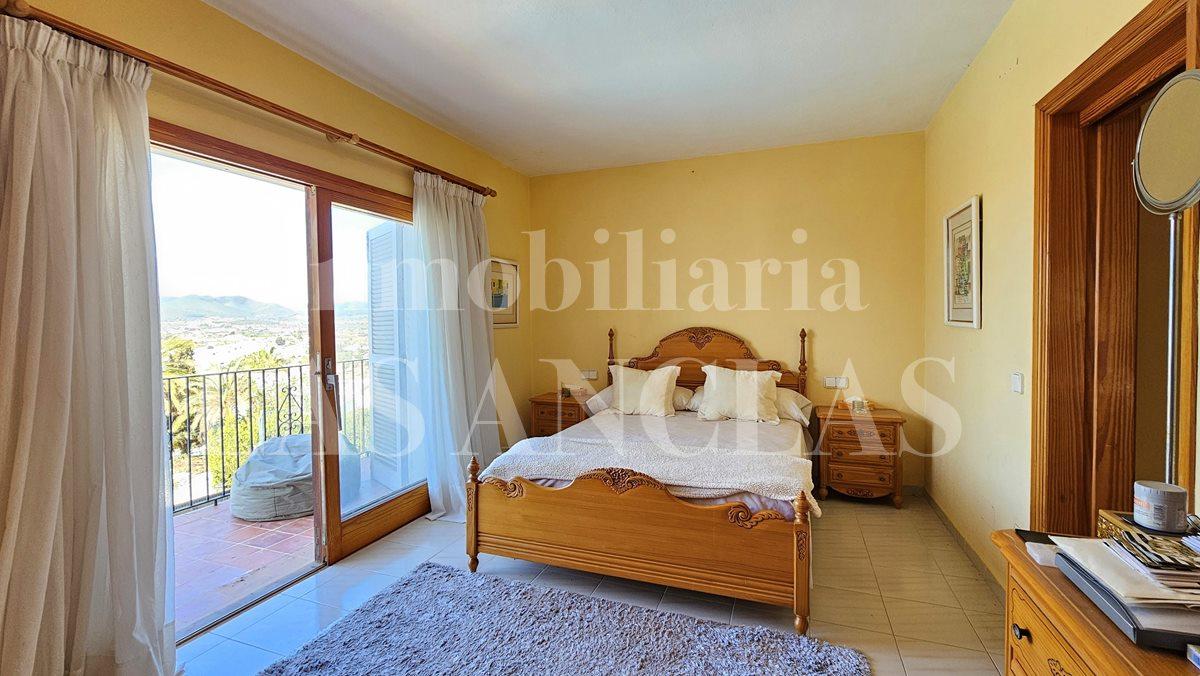 Villa for Sale in Santa Eulalia del Río