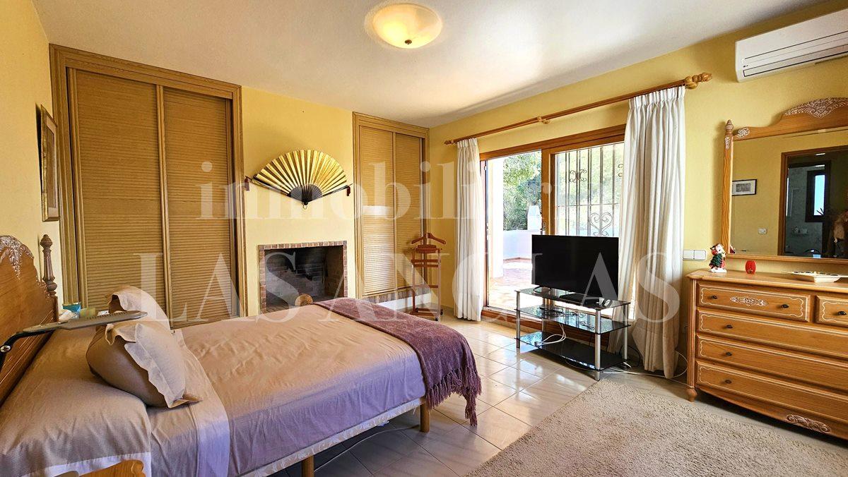 Villa for Sale in Santa Eulalia del Río
