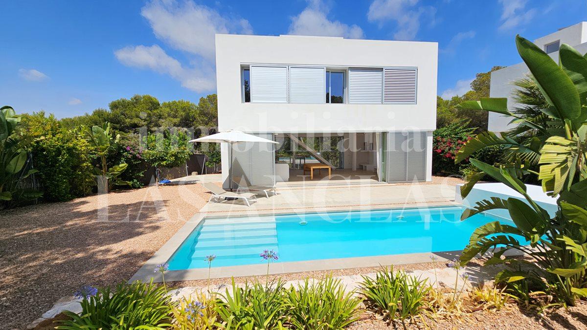 Villa for Sale in Santa Eulalia del Río