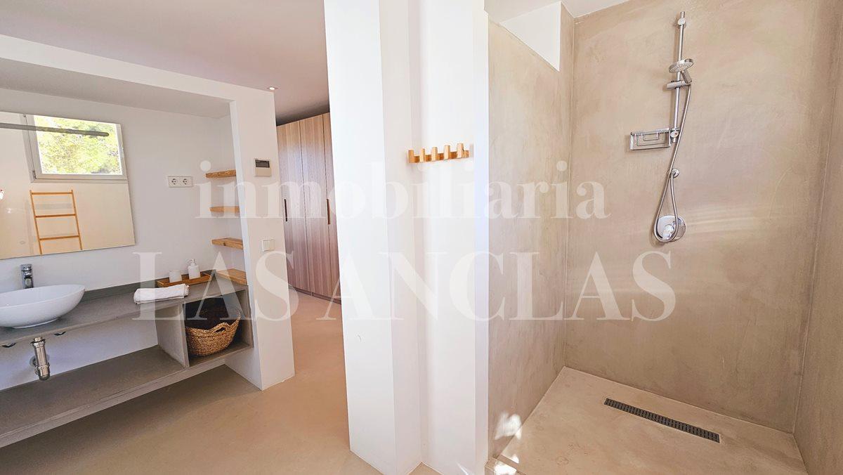 Villa for Sale in Santa Eulalia del Río