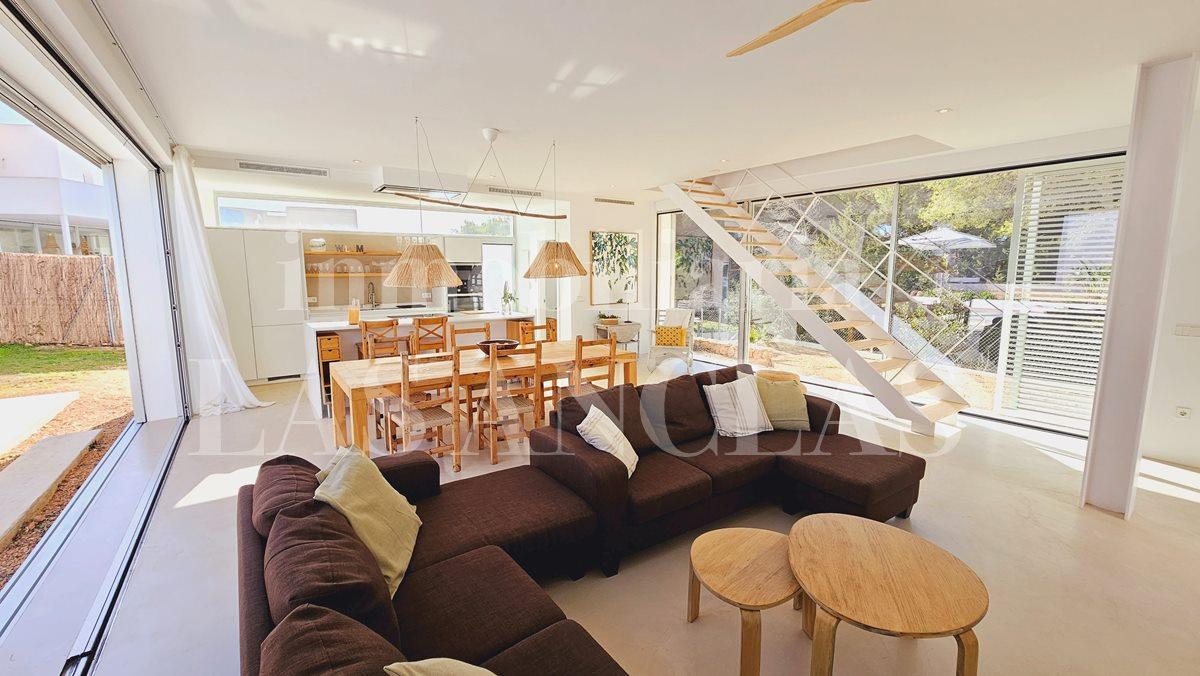 Villa for Sale in Santa Eulalia del Río
