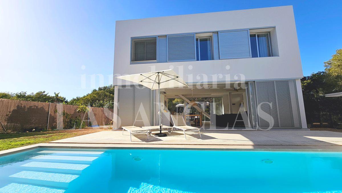 Villa for Sale in Santa Eulalia del Río