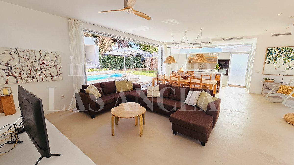 Villa for Sale in Santa Eulalia del Río