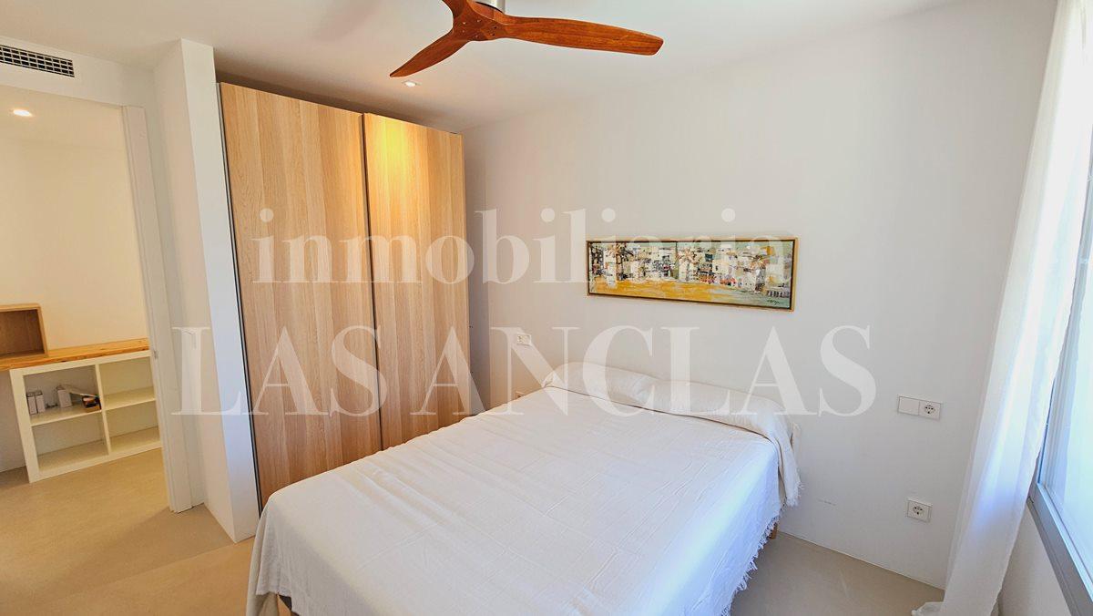 Villa for Sale in Santa Eulalia del Río