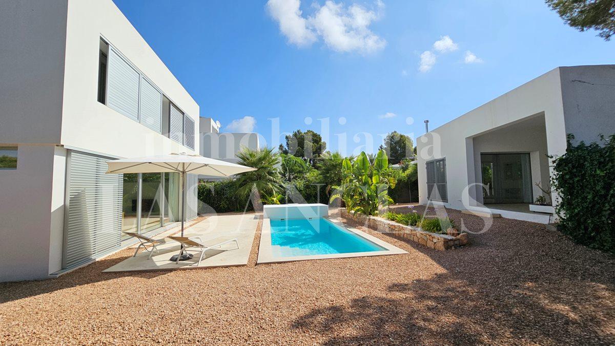 Villa for Sale in Santa Eulalia del Río