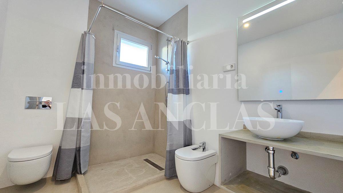 Villa for Sale in Santa Eulalia del Río