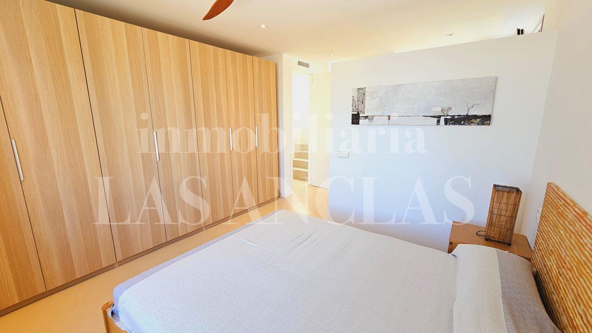 Villa for Sale in Santa Eulalia del Río