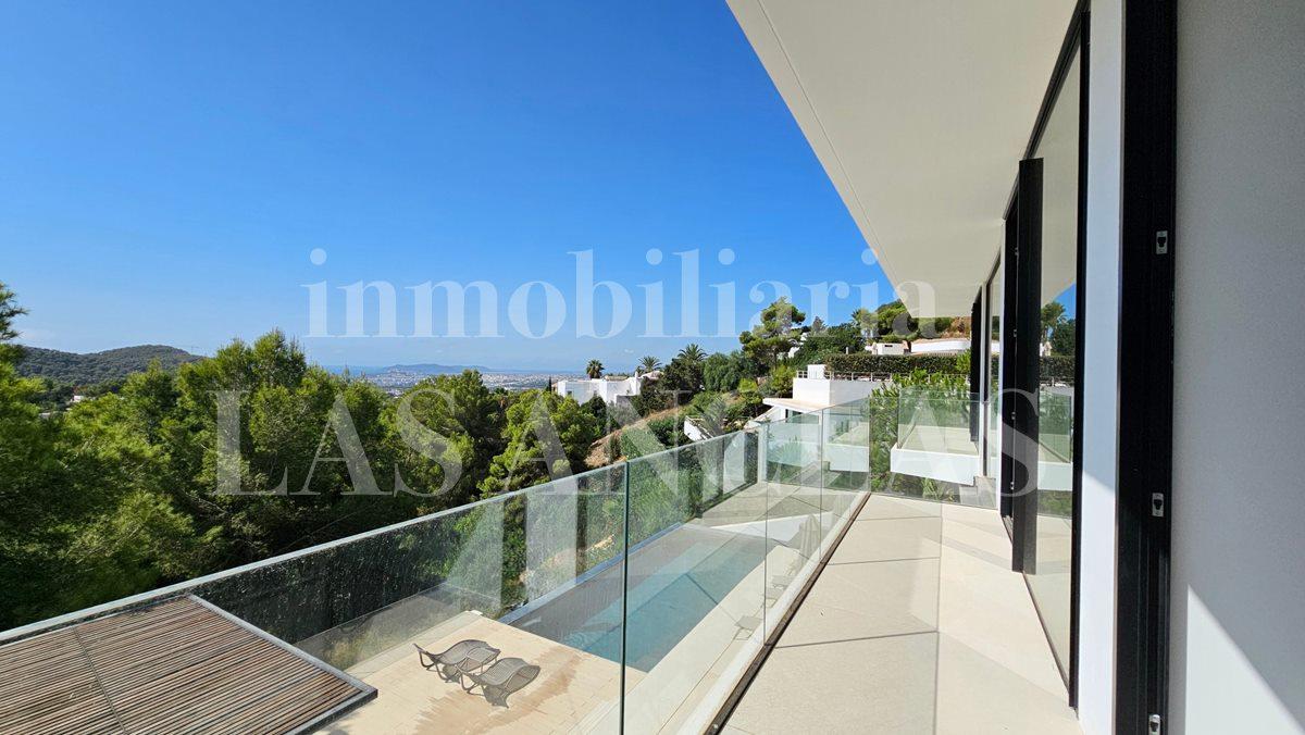 Villa for Sale in Santa Eulalia del Río