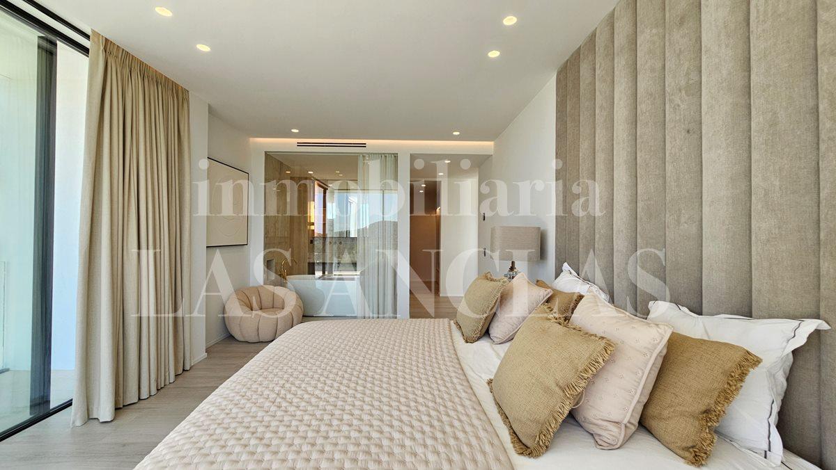 Villa for Sale in Santa Eulalia del Río