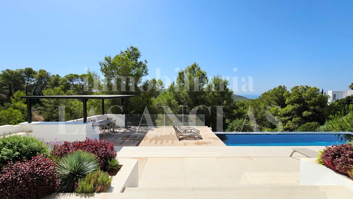 Villa for Sale in Santa Eulalia del Río
