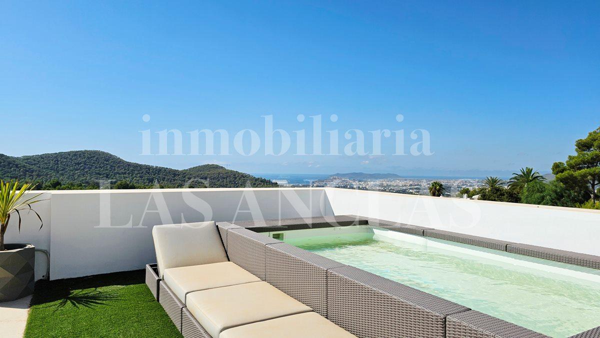 Villa for Sale in Santa Eulalia del Río