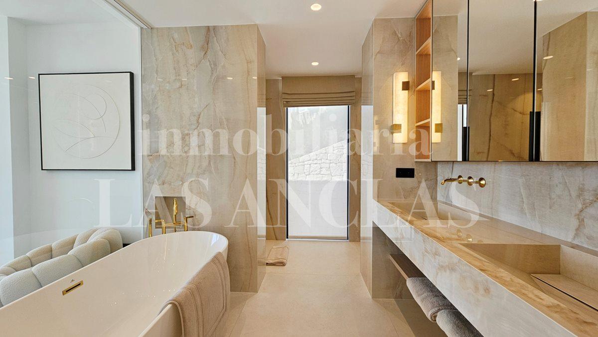 Villa for Sale in Santa Eulalia del Río