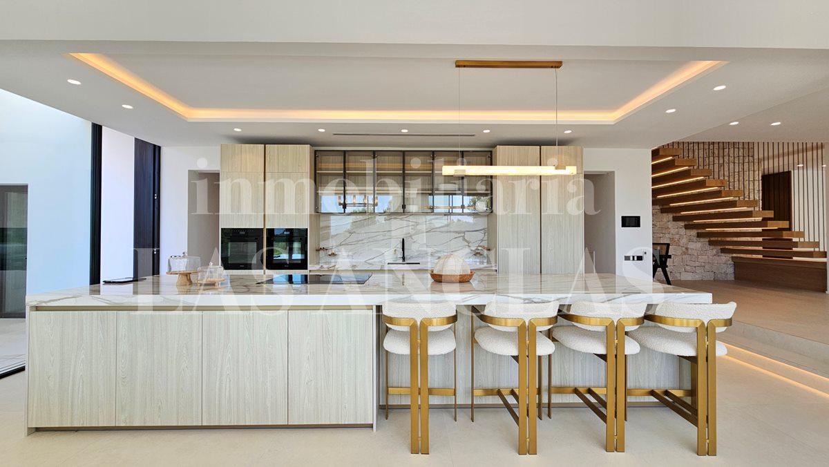 Villa for Sale in Santa Eulalia del Río