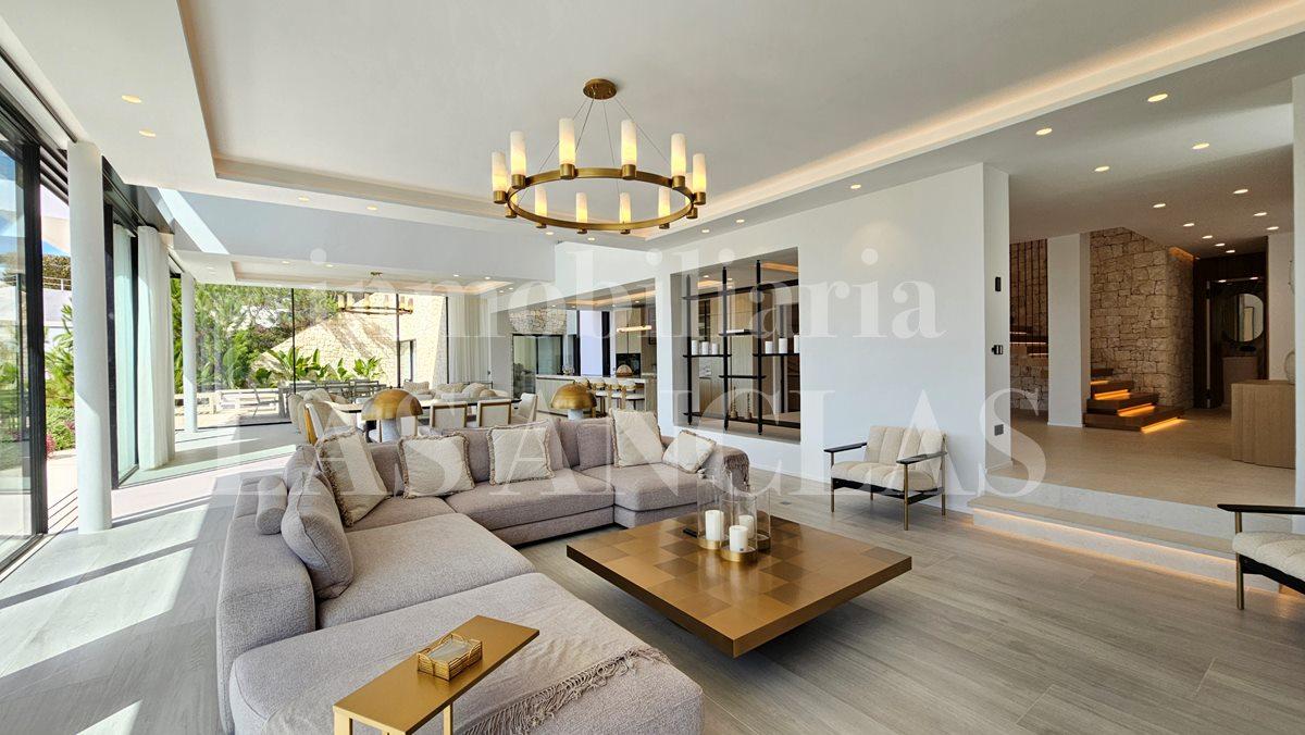 Villa for Sale in Santa Eulalia del Río