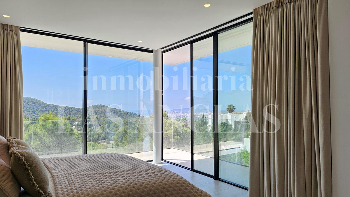 Villa for Sale in Santa Eulalia del Río