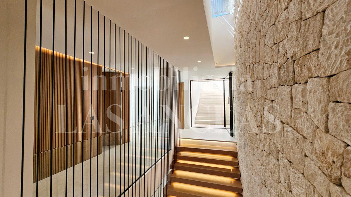 Villa for Sale in Santa Eulalia del Río
