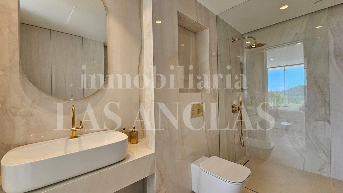 Villa for Sale in Santa Eulalia del Río