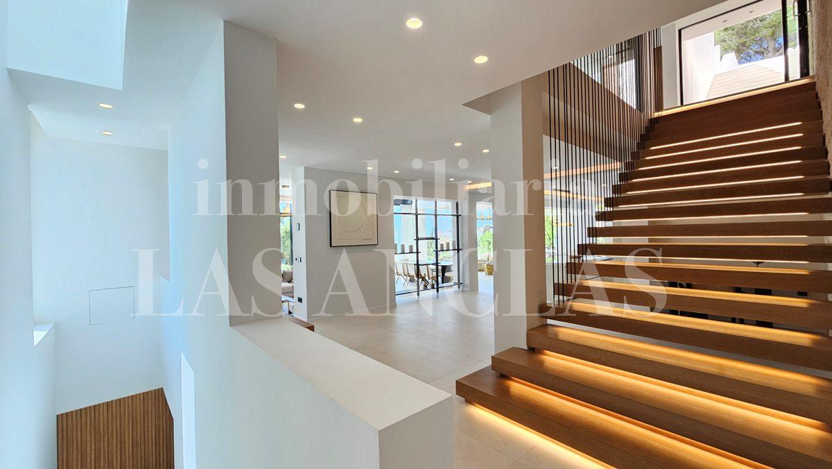 Villa for Sale in Santa Eulalia del Río