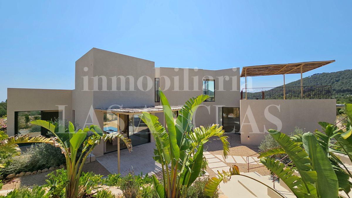 Villa for Sale in Santa Eulalia del Río