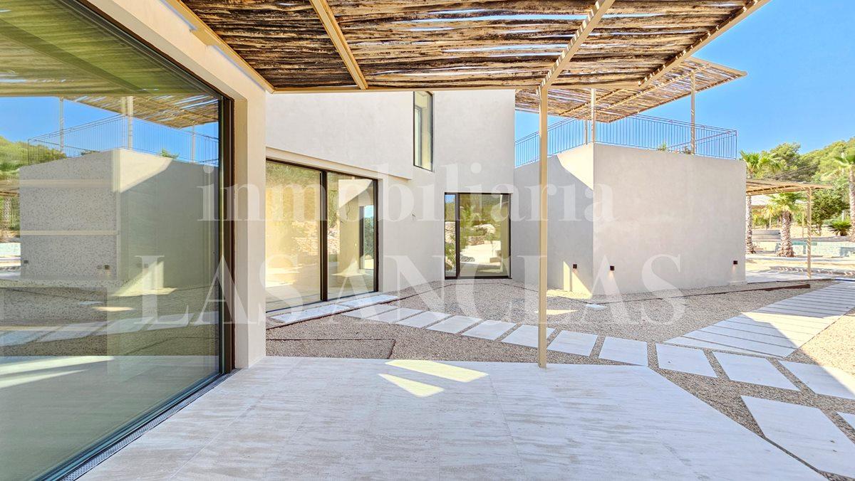 Villa for Sale in Santa Eulalia del Río