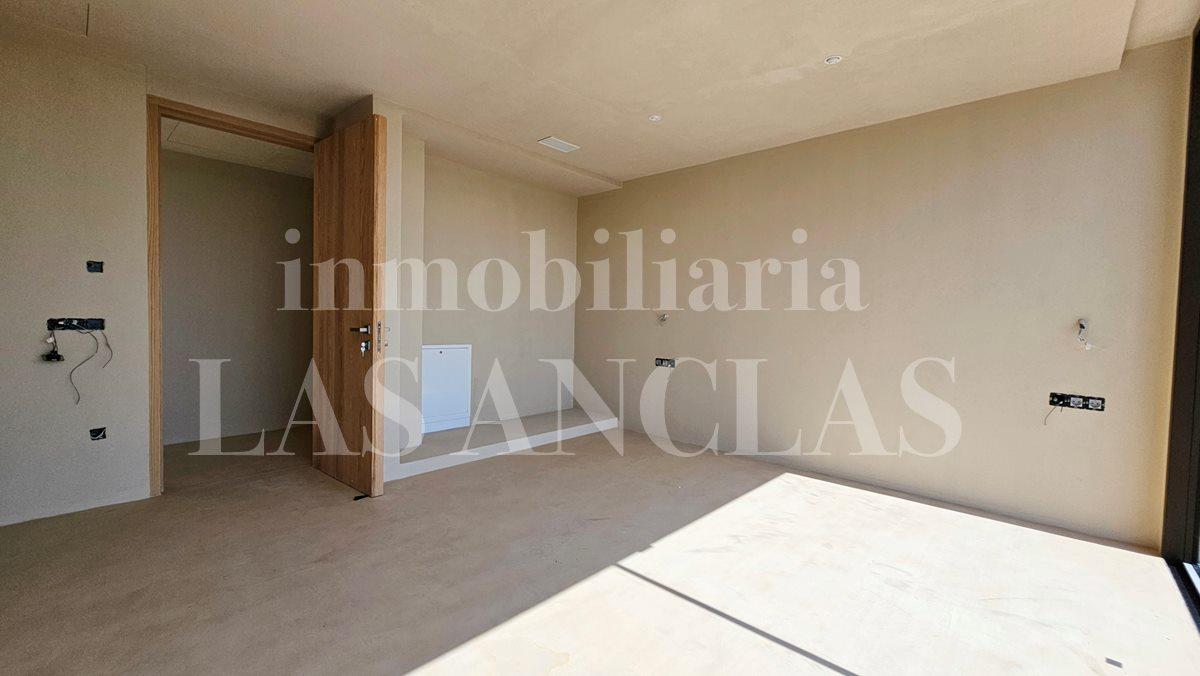 Villa for Sale in Santa Eulalia del Río