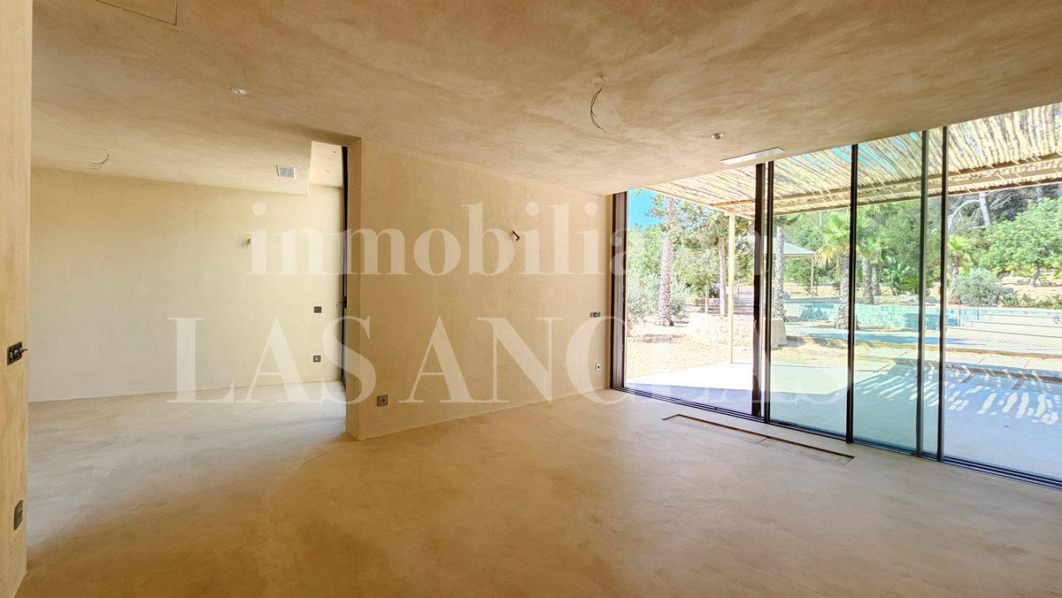 Villa for Sale in Santa Eulalia del Río