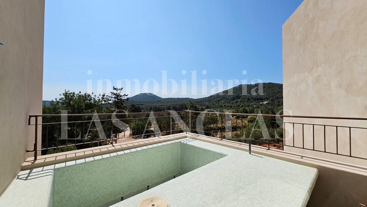 Villa for Sale in Santa Eulalia del Río