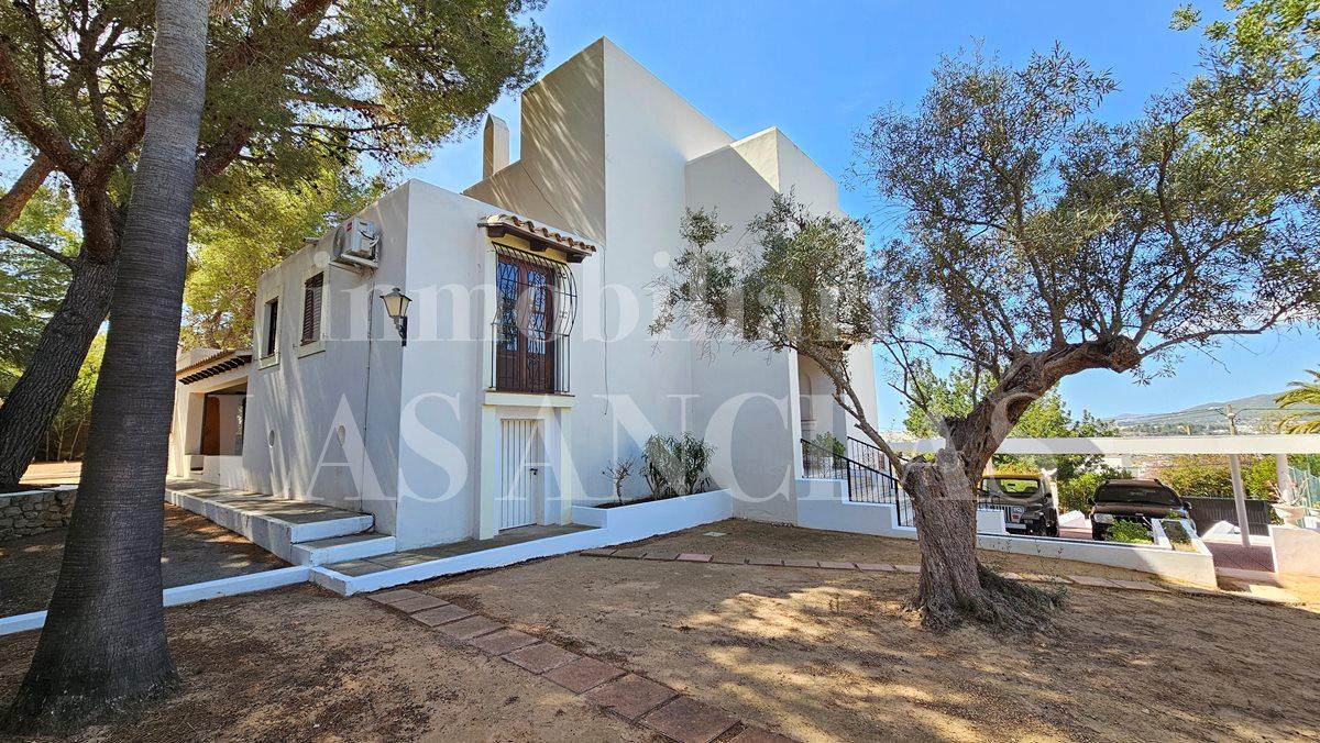 Villa for Sale in Santa Eulalia del Río