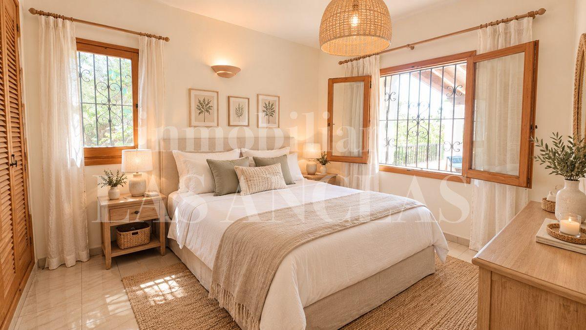 Villa for Sale in Santa Eulalia del Río