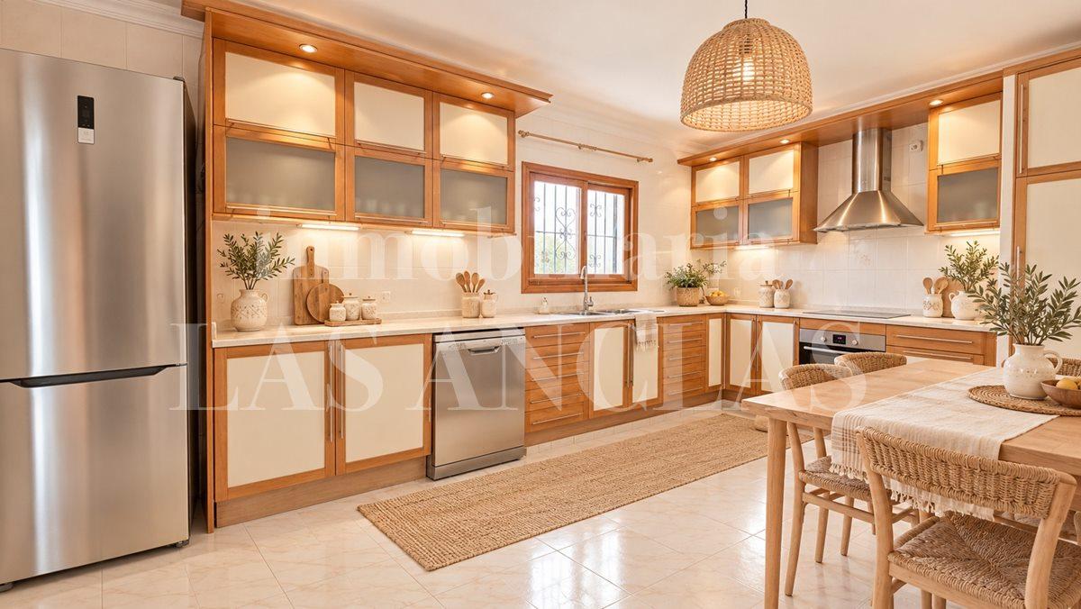 Villa for Sale in Santa Eulalia del Río