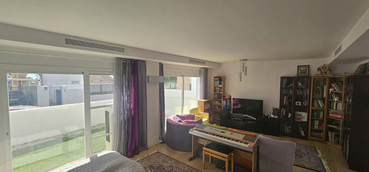 Villa for Sale in Benalmádena